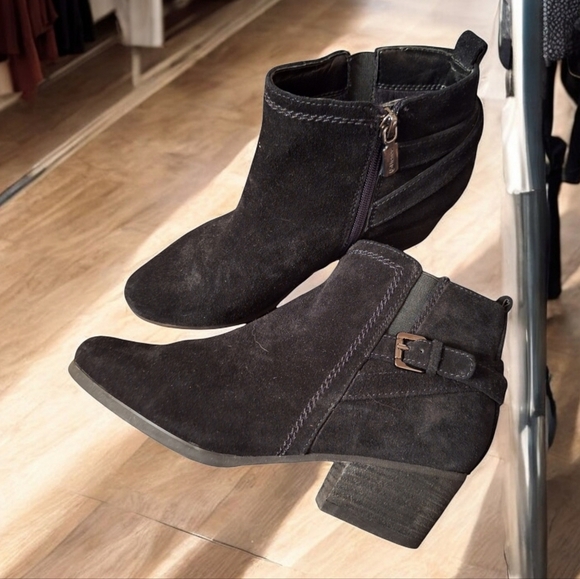 Blondo Waterproof Black Suede Ankle Boots Ladies 7 1/2 Minimalist Boho Winter - Picture 1 of 6